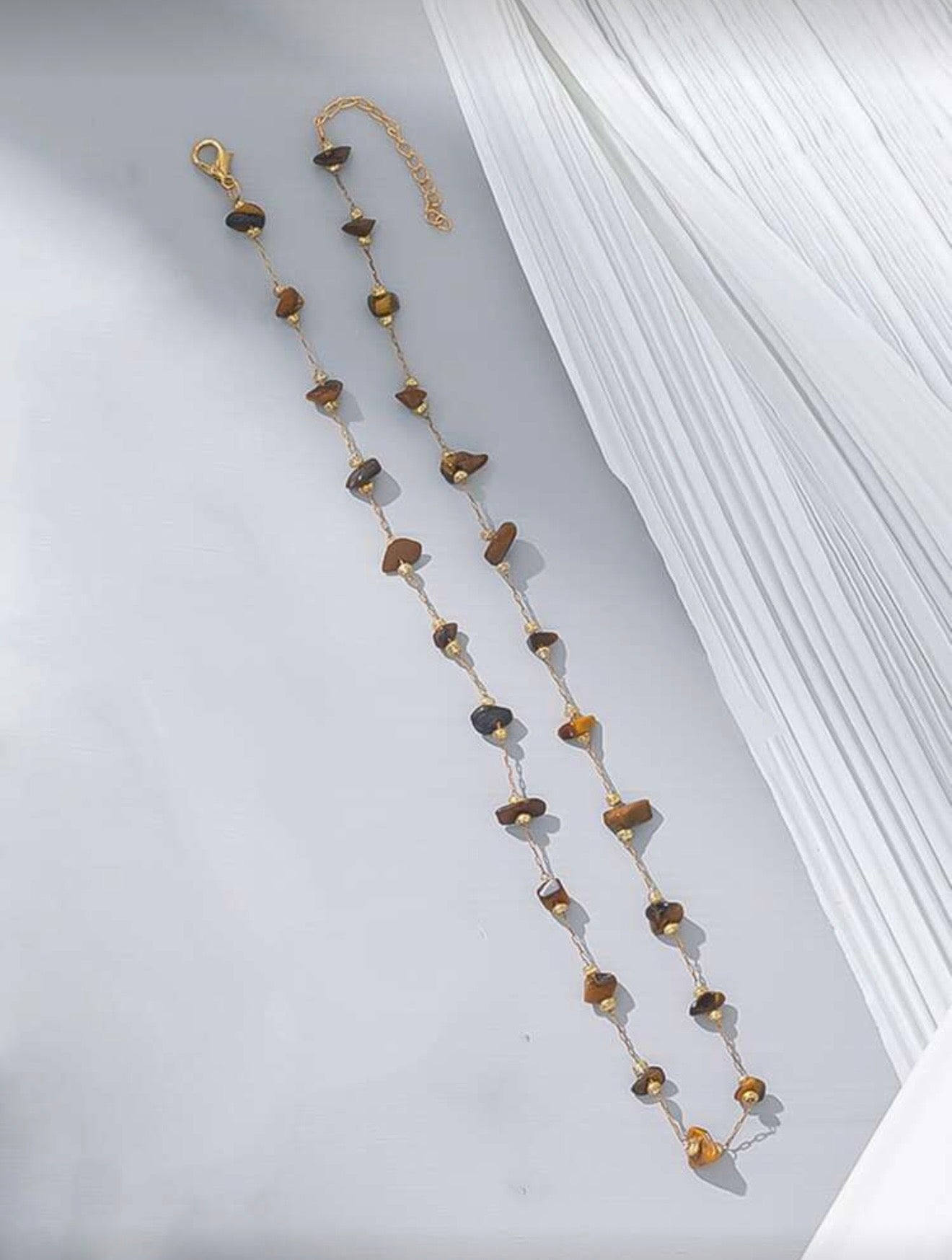 ASYMMETRICAL STONES BEADED NECKLACE