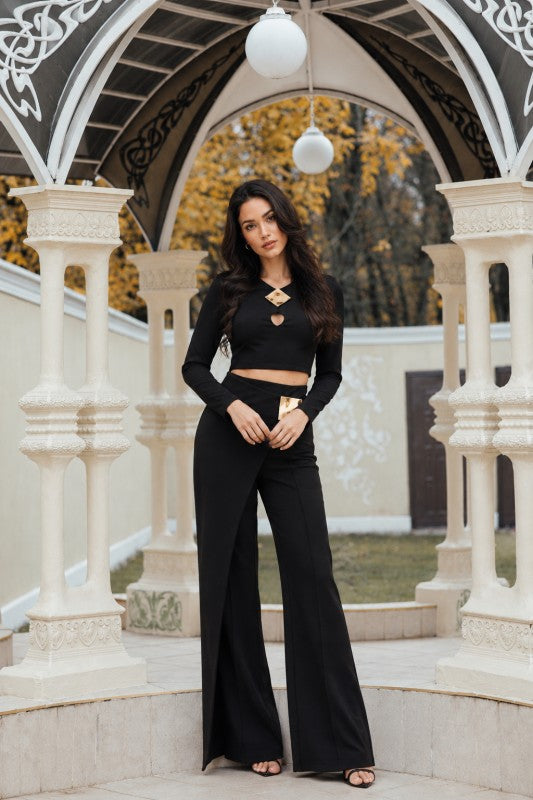 CROP TOP PANTS SET WITH GOLD ACCESSORIES