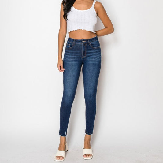 SLIGHTLY DISTRESSED SUPER STRETCHY SKINNY