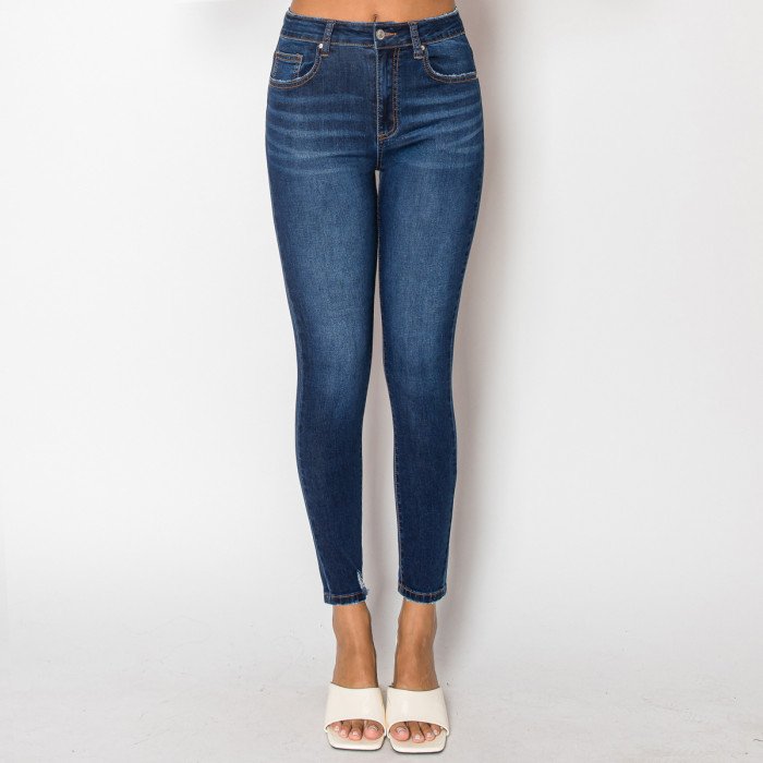 SLIGHTLY DISTRESSED SUPER STRETCHY SKINNY