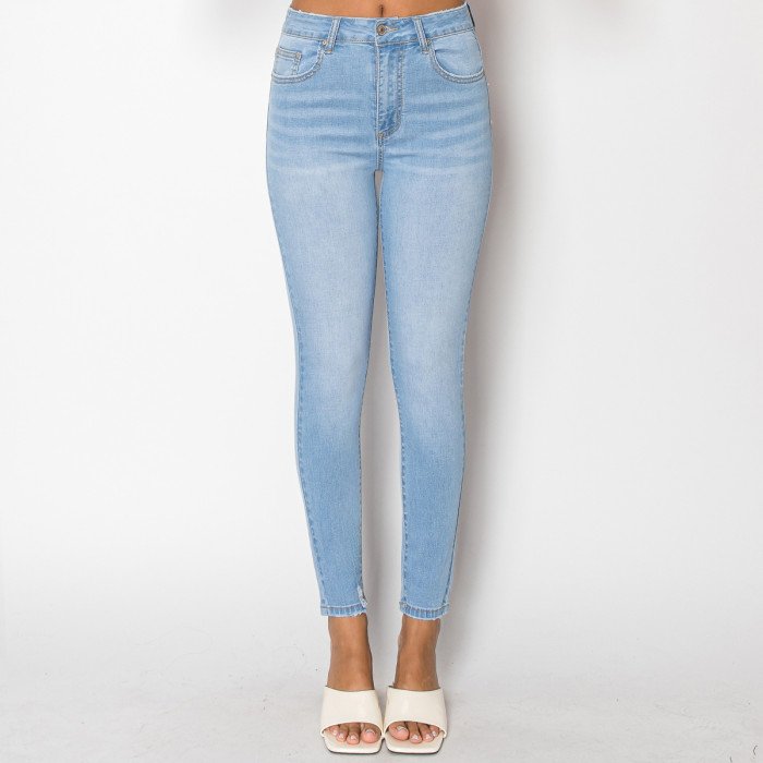 SLIGHTLY DISTRESSED SUPER STRETCHY SKINNY