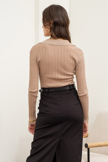 SOLID COLLARED KNIT TOP