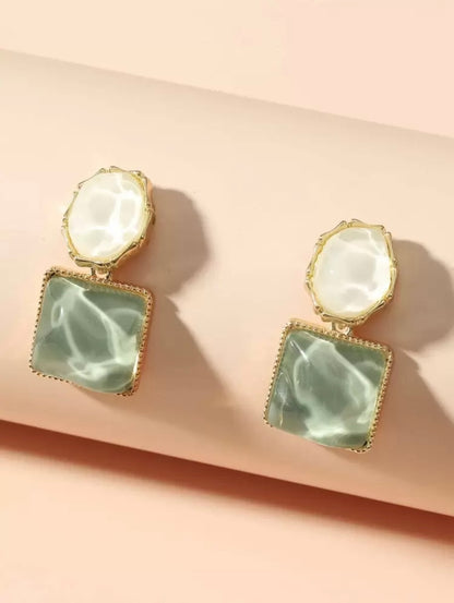 ELEGANT GEOMETRIC RESIGN CRYSTAL STUD EARRINGS
