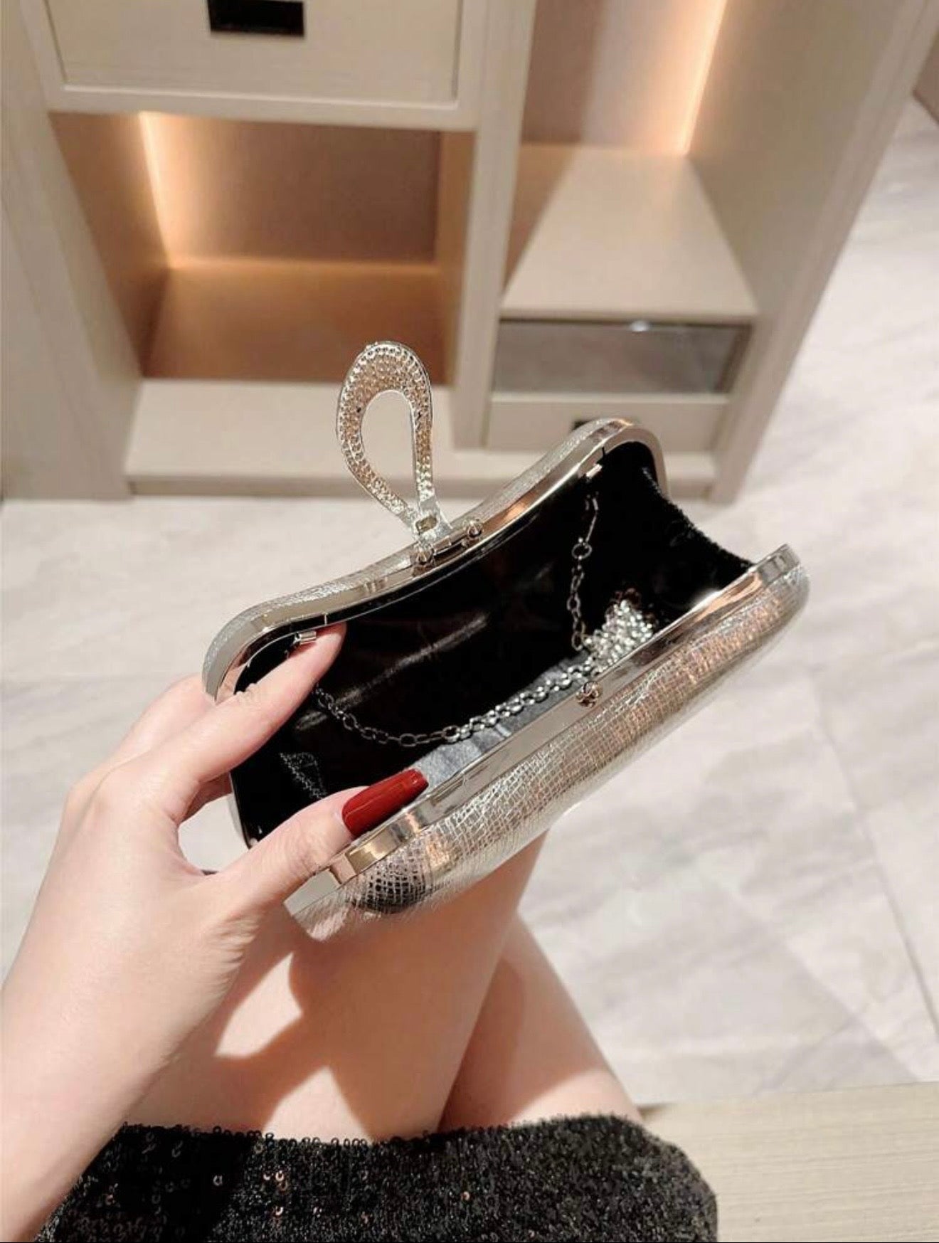 METALLIC GLOSSY LEATHER CLUTCH BAG