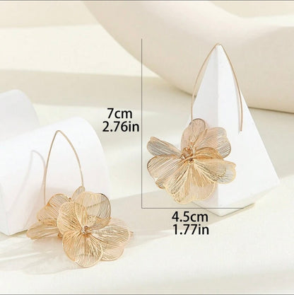 1 PAIR FLOWER FRENCH HOOK EARRINGS