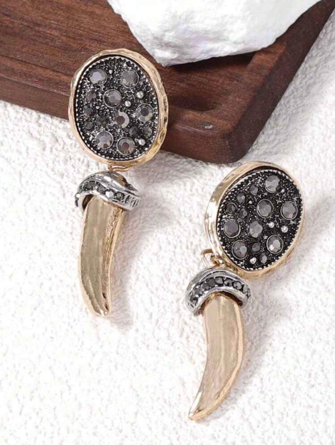 ANIMAL HORN DISTRESSED EARRINGS