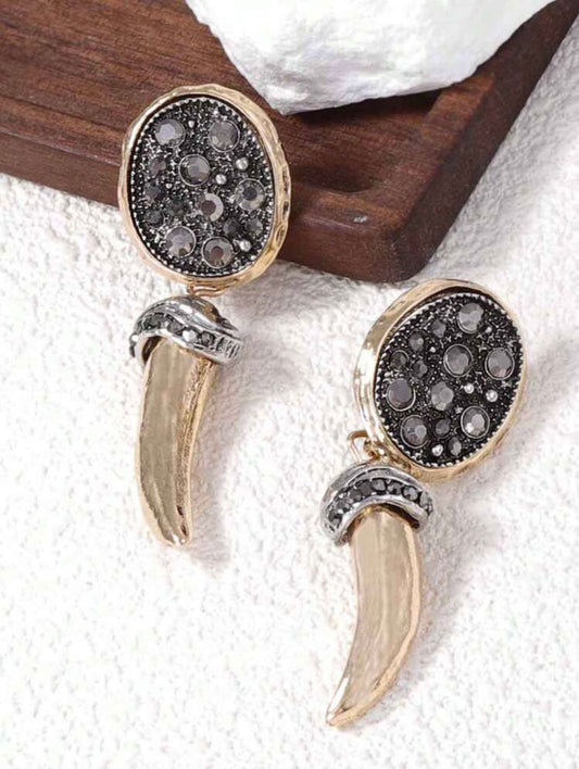 ANIMAL HORN DISTRESSED EARRINGS