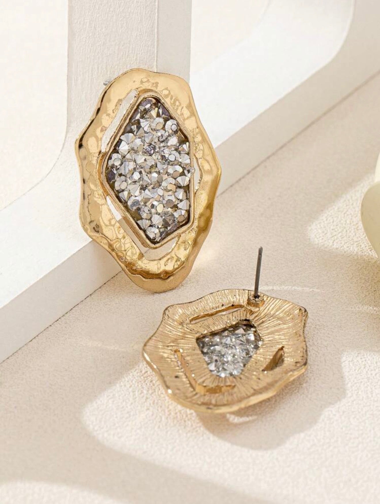 OVERSIZED GEOMETRIC STUD EARRINGS