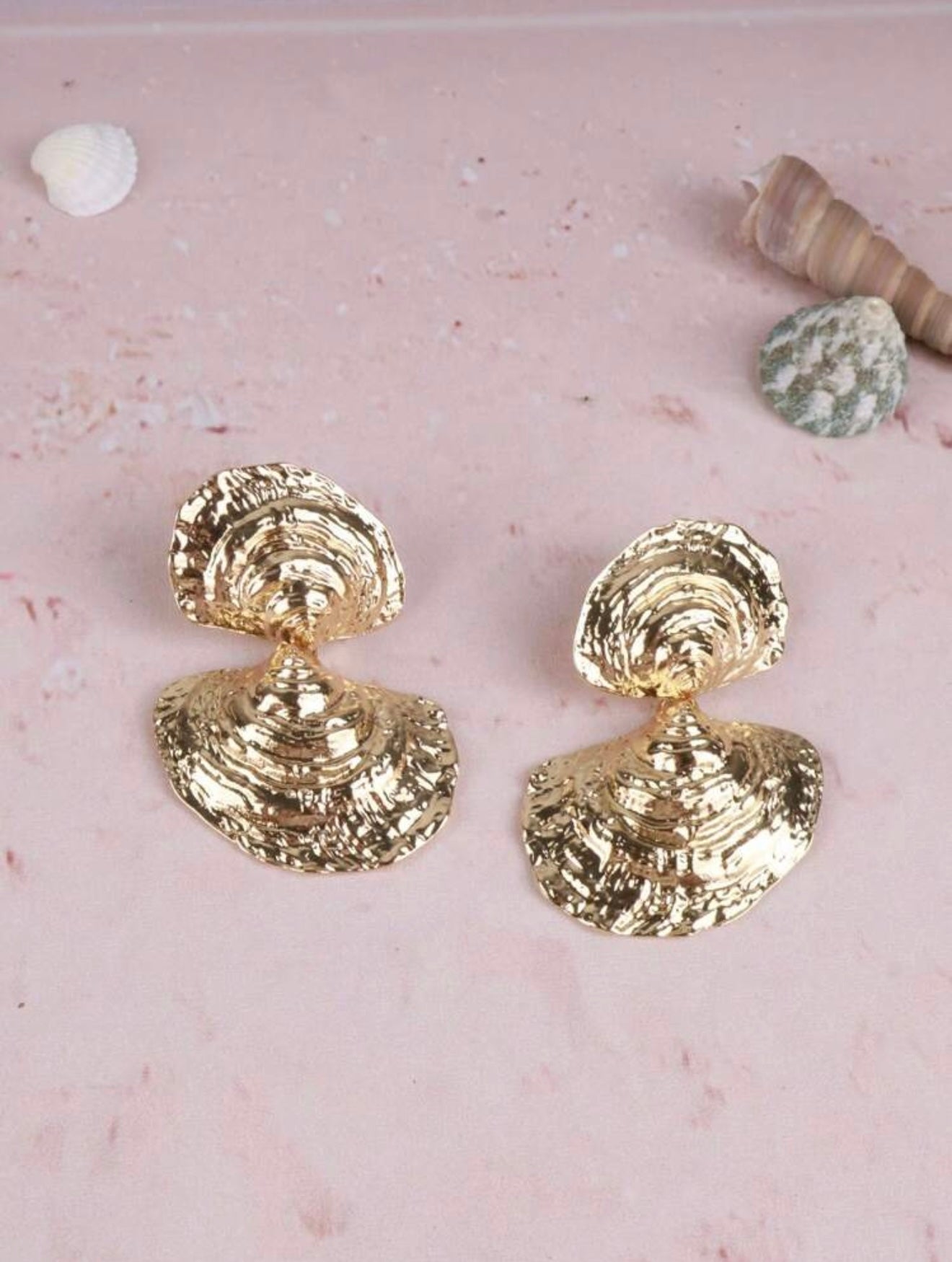 VINTAGE METAL SEASHELL EARRINGS