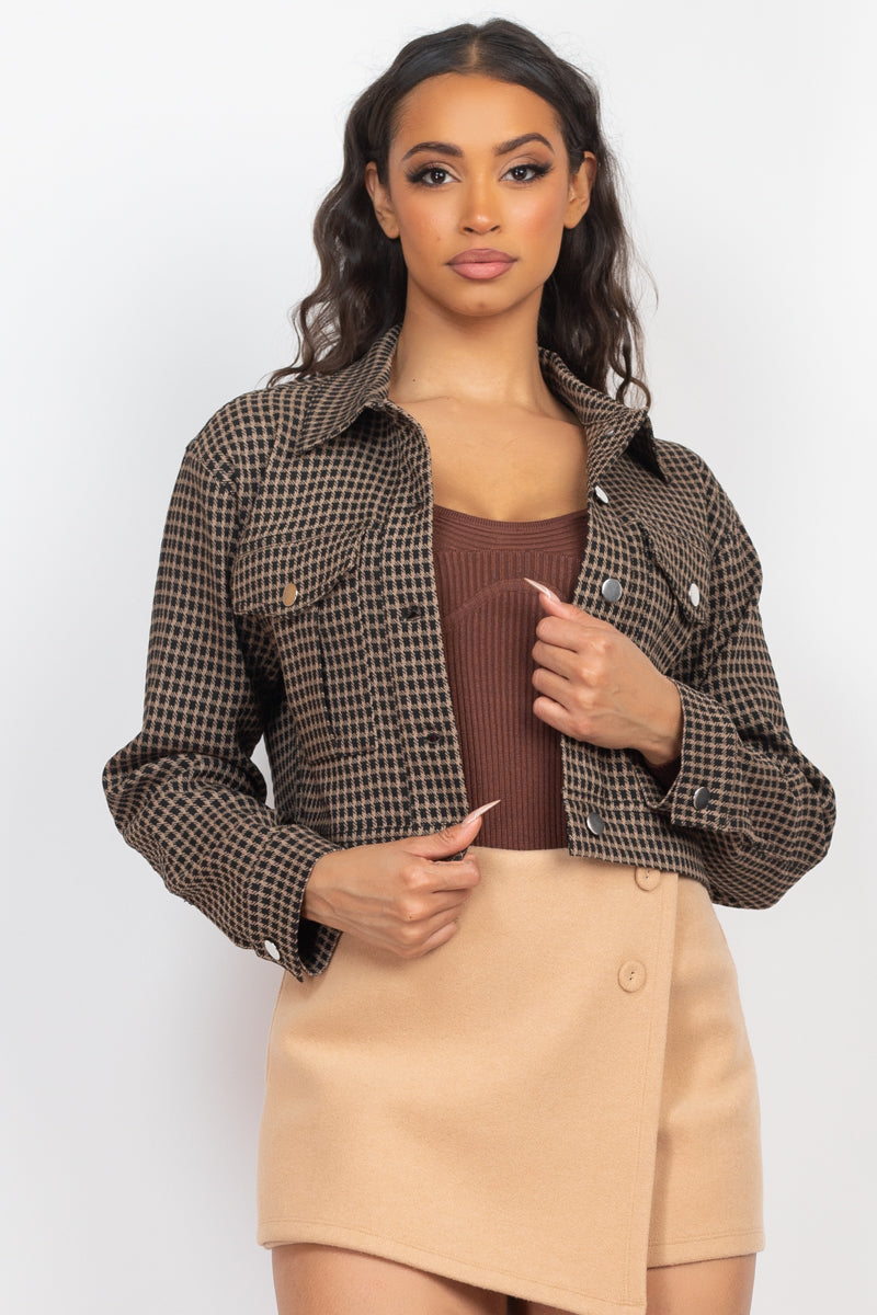 BUTTON-DOWN POCKETED PLAID CROP JACKET