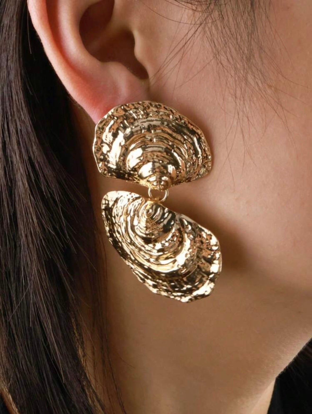 VINTAGE METAL SEASHELL EARRINGS