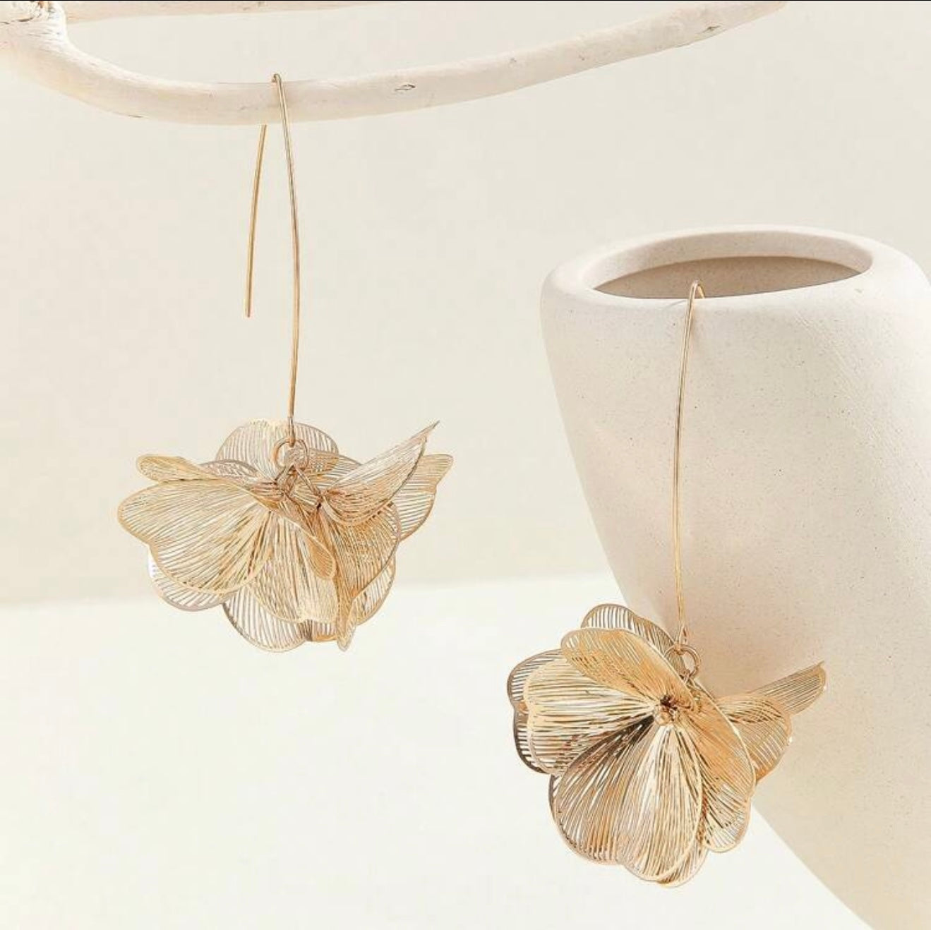 1 PAIR FLOWER FRENCH HOOK EARRINGS