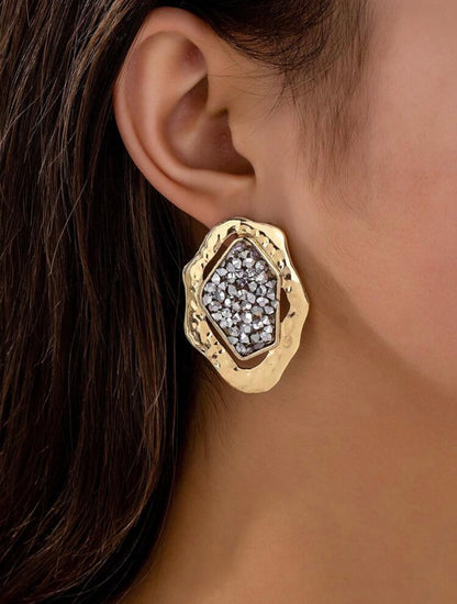 OVERSIZED GEOMETRIC STUD EARRINGS