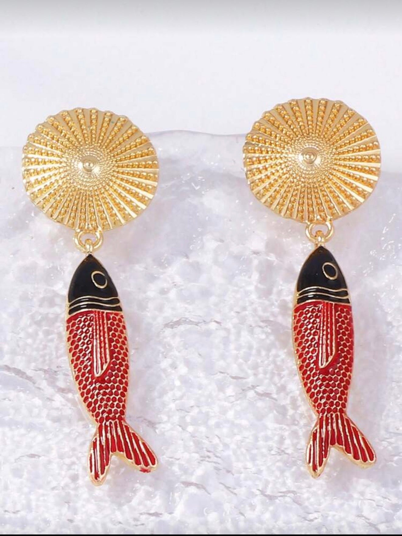 FISH PENDANT ROUND GOLD EARRINGS