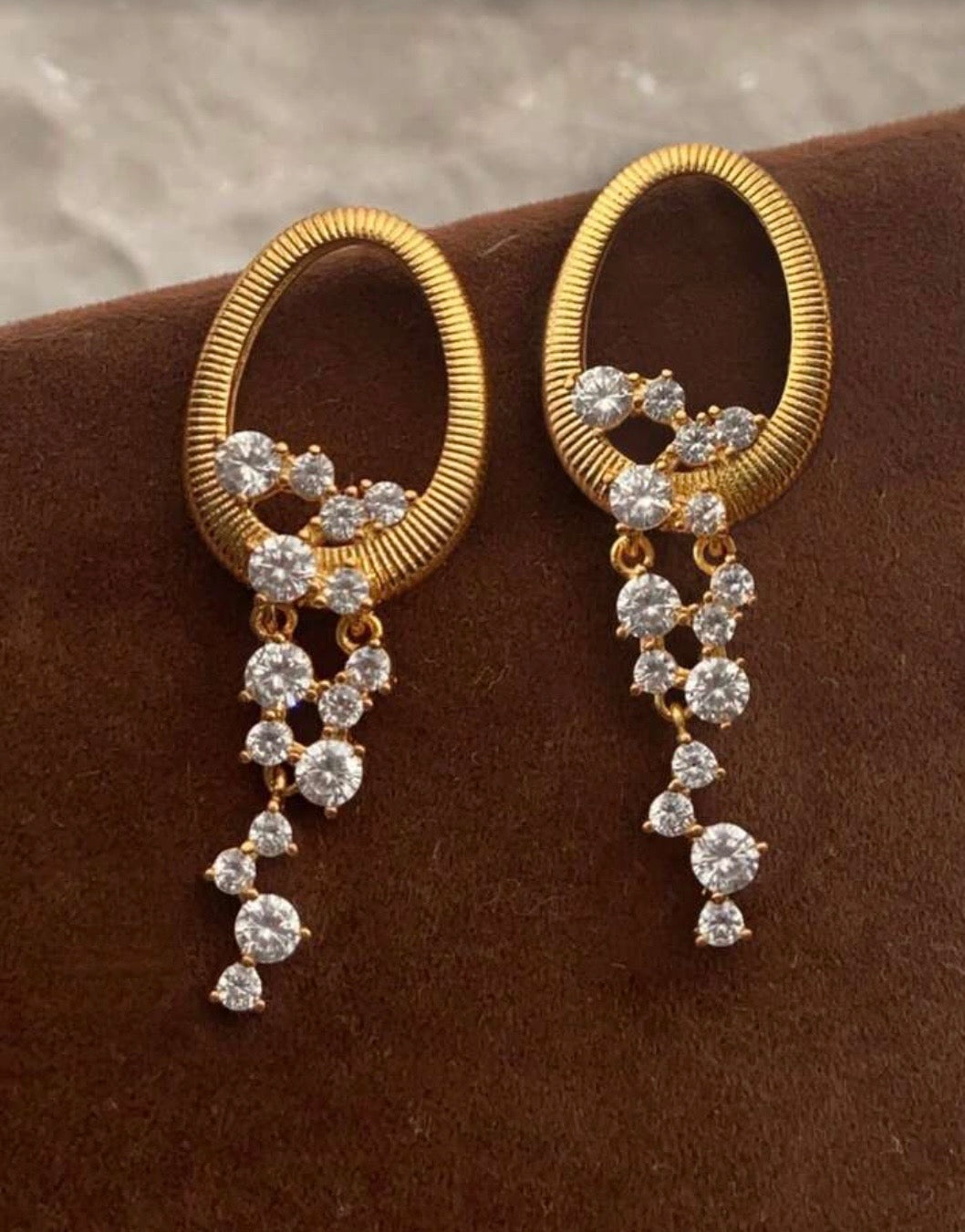 OVAL HOOP EARRINGS WITH STONE TASSELS