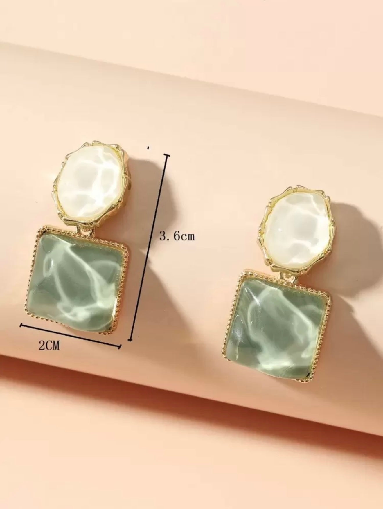 ELEGANT GEOMETRIC RESIGN CRYSTAL STUD EARRINGS