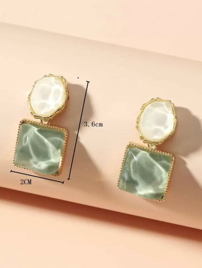 ELEGANT GEOMETRIC RESIGN CRYSTAL STUD EARRINGS