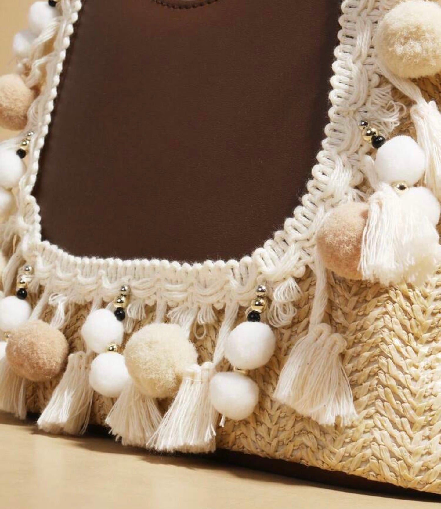 VINTAGE BOHEMIAN STYLED TASSELED STRAW & PU LEATHER BEACH BAG
