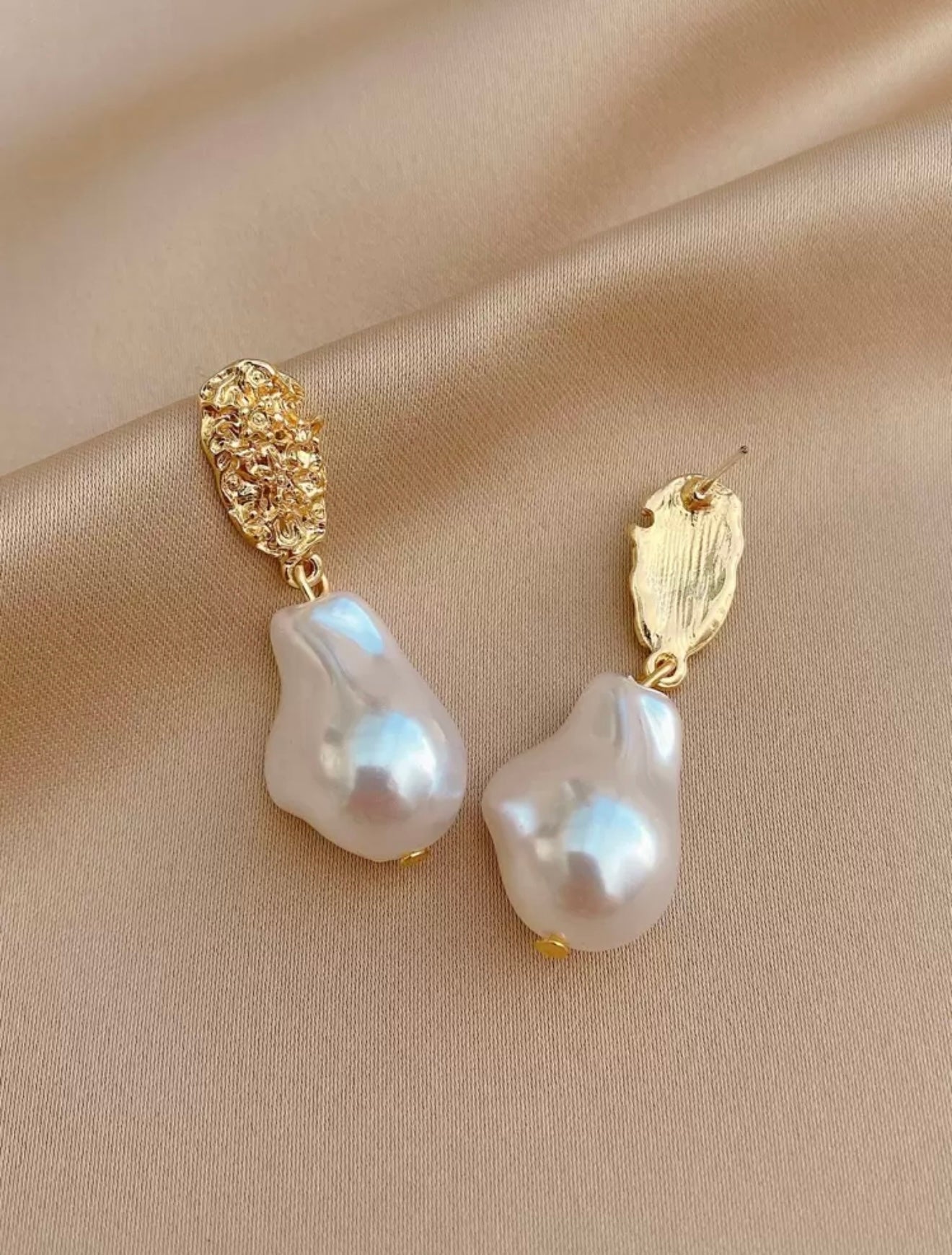 FAUX PEARL DROP EARRINGS