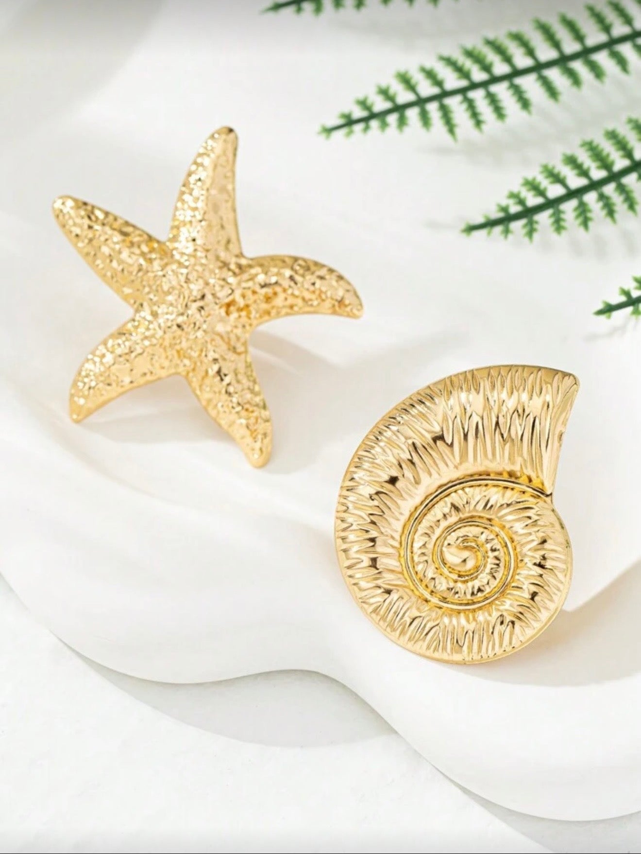 2 PCS EXAGGERATED SEASHELL & STARFISH GOLD RINGS