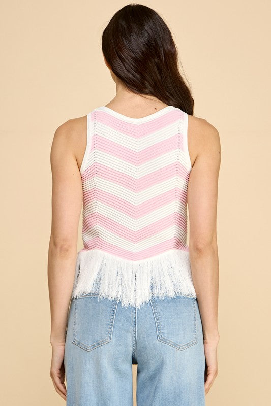 SLEEVELESS WAVY PATTERN FRINGE HEM KNIT TOP