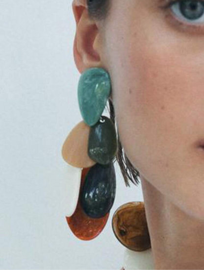 IRREGULAR RESIGN EARRINGS