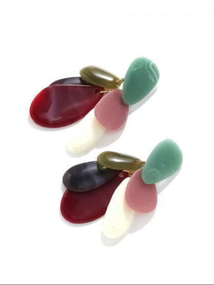 IRREGULAR RESIGN EARRINGS