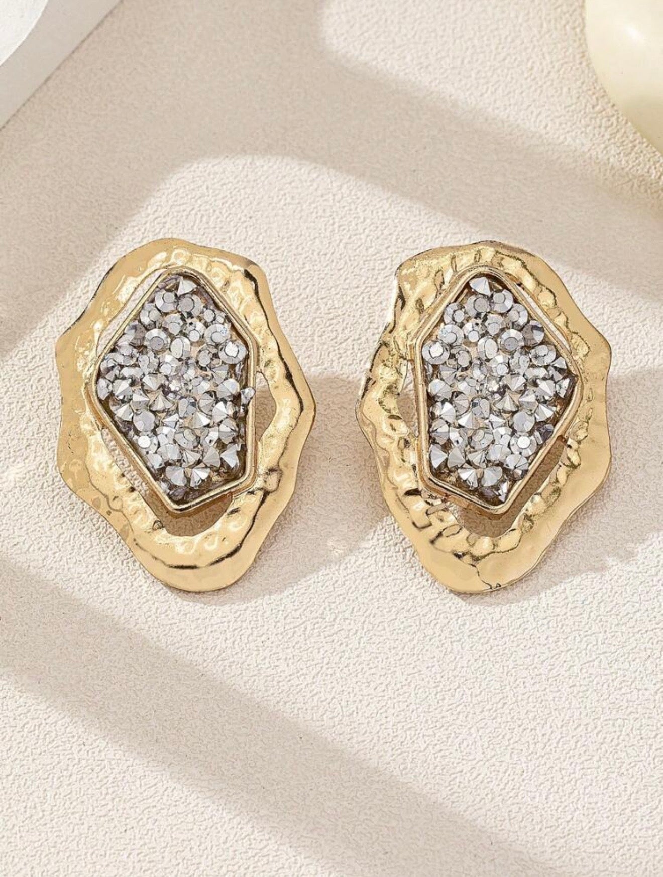 OVERSIZED GEOMETRIC STUD EARRINGS