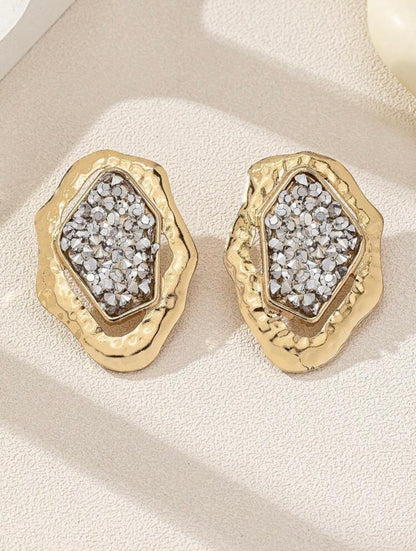 OVERSIZED GEOMETRIC STUD EARRINGS