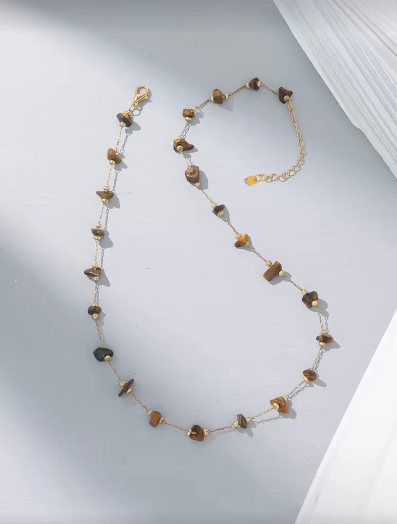 ASYMMETRICAL STONES BEADED NECKLACE