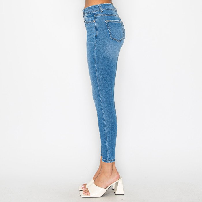 SLIGHTLY DISTRESSED SUPER STRETCHY SKINNY