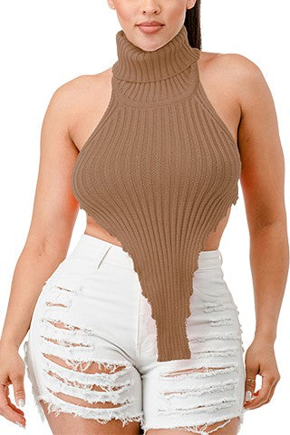 BACKLESS HALTER NECK V-HEM KNIT TOP